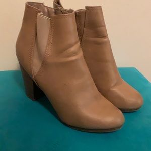 Tan boots (heel)